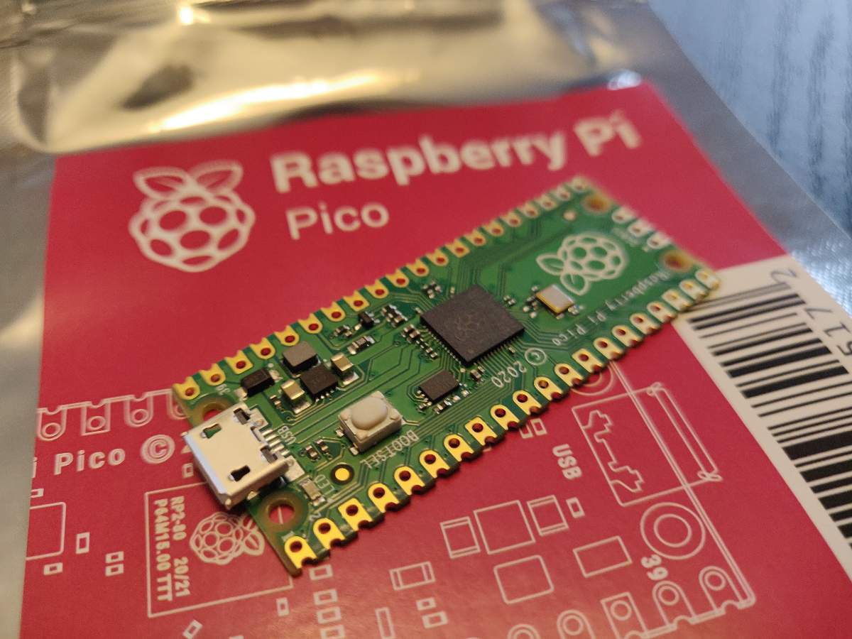 Raspberry Pi Silicon Pico - Microcontroller Review and First Look